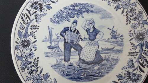 Pretty, Vintage Boch Belgium Blue and White Delft Plate D: 21,5 cm