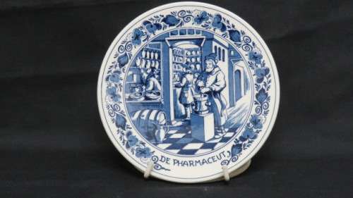 Wonderful Vintage Blauw Delfts Royal Distel Handpainted `De Pharmaceut` Small Plate D: 16 cm