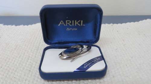 Beautiful Vintage Handmade New Zealand Ariki Genuine Paua Shell Brooch in Box 40 x 20 mm