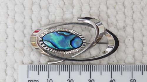 Beautiful Vintage Handmade New Zealand Ariki Genuine Paua Shell Brooch in Box 40 x 20 mm