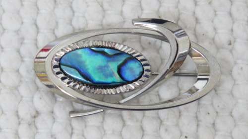Beautiful Vintage Handmade New Zealand Ariki Genuine Paua Shell Brooch in Box 40 x 20 mm