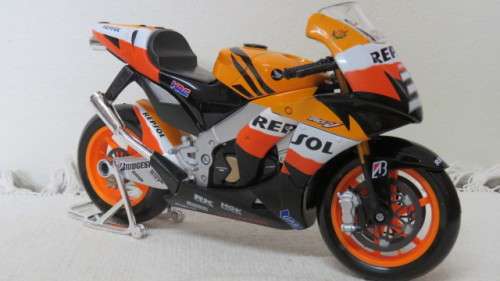 Vintage Boxed Maisto Repsol Honda Team 2009 Honda RC 212V Motorbike Dani Pedrosa Scale 1:10