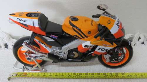 Vintage Boxed Maisto Repsol Honda Team 2009 Honda RC 212V Motorbike Dani Pedrosa Scale 1:10
