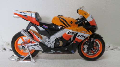 Vintage Boxed Maisto Repsol Honda Team 2009 Honda RC 212V Motorbike Dani Pedrosa Scale 1:10