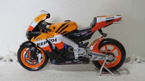Vintage Boxed Maisto Repsol Honda Team 2009 Honda RC 212V Motorbike Dani Pedrosa Scale 1:10