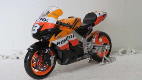 Vintage Boxed Maisto Repsol Honda Team 2009 Honda RC 212V Motorbike Dani Pedrosa Scale 1:10