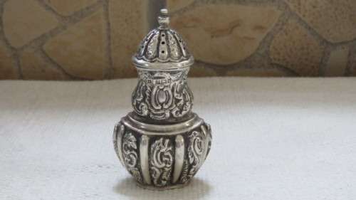 Sterling Silver Hallmarked Henry Matthews Birminghan Edw. VII 1901-2 Caster Sugar Shaker 27.5 g