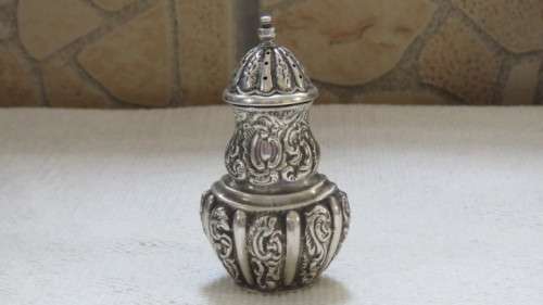 Sterling Silver Hallmarked Henry Matthews Birminghan Edw. VII 1901-2 Caster Sugar Shaker 27.5 g