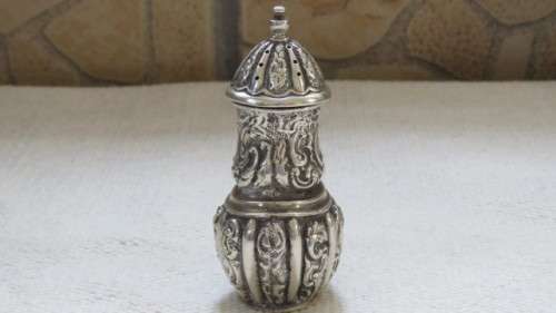 Sterling Silver Hallmarked Henry Matthews Birminghan Edw. VII 1901-2 Caster Sugar Shaker 27.5 g