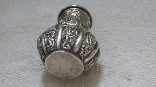 Sterling Silver Hallmarked Henry Matthews Birminghan Edw. VII 1901-2 Caster Sugar Shaker 27.5 g
