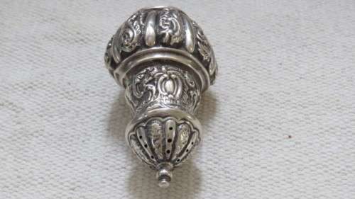 Sterling Silver Hallmarked Henry Matthews Birminghan Edw. VII 1901-2 Caster Sugar Shaker 27.5 g