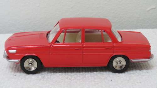 Fantastic Boxed DeAgostini Mattel Dinky Toys BMW 1500 #534 Scale 1:43 L:10,5 cm