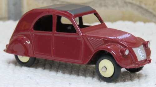 Stunning Vintage Boxed DeAgostini Mattel Dinky Toys 2 CV. Citroen #24 T Scale 1:43 L: 9 cm