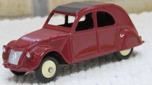 Stunning Vintage Boxed DeAgostini Mattel Dinky Toys 2 CV. Citroen #24 T Scale 1:43 L: 9 cm