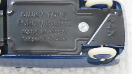 Lovely Boxed DeAgostini Mattel Dinky Toys Ford `Vedette 54` #24 X Scale 1:43 L: 10,5 cm