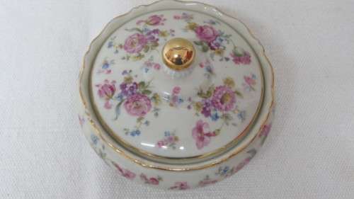 Small Vintage Hertel-Jacob Porzellan Bavaria Lidded Bowl With Floral Decoration 14 x 14,5 cm