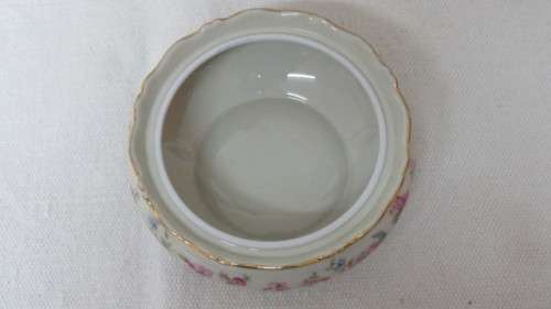 Small Vintage Hertel-Jacob Porzellan Bavaria Lidded Bowl With Floral Decoration 14 x 14,5 cm