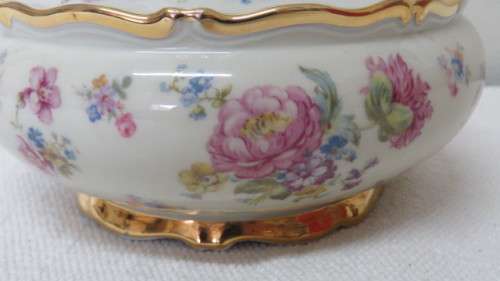 Small Vintage Hertel-Jacob Porzellan Bavaria Lidded Bowl With Floral Decoration 14 x 14,5 cm