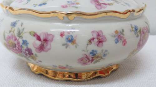 Small Vintage Hertel-Jacob Porzellan Bavaria Lidded Bowl With Floral Decoration 14 x 14,5 cm
