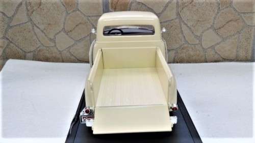 Boxed Yat Ming 1953 F-100 Pick Up Die Cast Metal Collection Deluxe Edition Scale 1:18 L: 26 cm