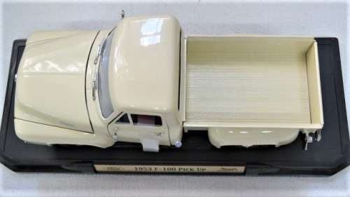 Boxed Yat Ming 1953 F-100 Pick Up Die Cast Metal Collection Deluxe Edition Scale 1:18 L: 26 cm