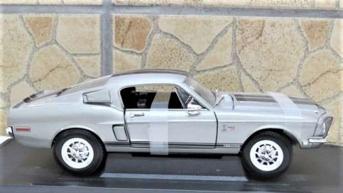 Boxed Yat Ming Shelby 1968 GT-500KR Die Cast Metal Collection Deluxe Edition Scale 1:18 L: 25,5 cm