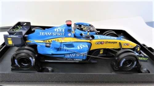 Boxed and Cased Remote Control New Ray Renault F1 Team Race Car #89836 Scale 1:24
