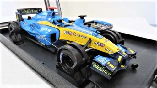 Boxed and Cased Remote Control New Ray Renault F1 Team Race Car #89836 Scale 1:24