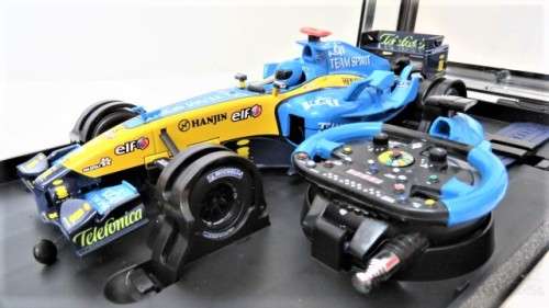 Boxed and Cased Remote Control New Ray Renault F1 Team Race Car #89836 Scale 1:24