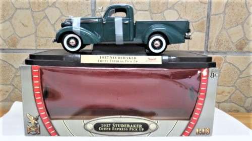 Boxed Yat Ming Road Signature Collection 1937 Studebaker Coupe Express Pick Up Scale 1:18 26,5 cm