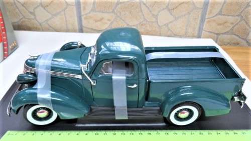 Boxed Yat Ming Road Signature Collection 1937 Studebaker Coupe Express Pick Up Scale 1:18 26,5 cm