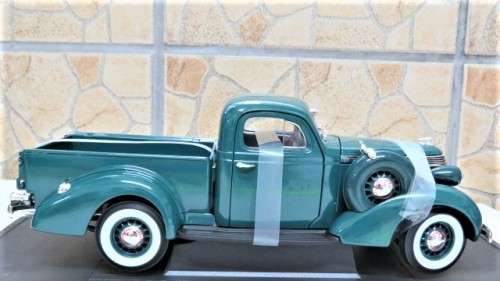Boxed Yat Ming Road Signature Collection 1937 Studebaker Coupe Express Pick Up Scale 1:18 26,5 cm