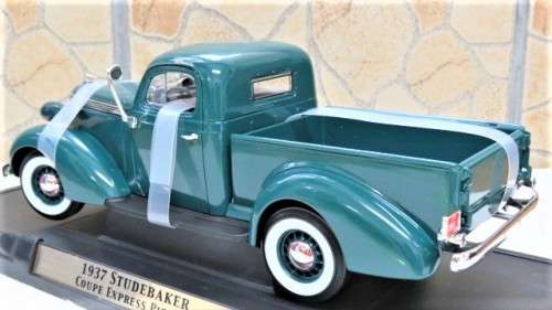 Boxed Yat Ming Road Signature Collection 1937 Studebaker Coupe Express Pick Up Scale 1:18 26,5 cm