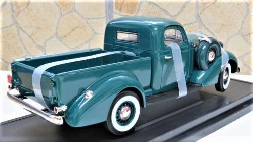 Boxed Yat Ming Road Signature Collection 1937 Studebaker Coupe Express Pick Up Scale 1:18 26,5 cm