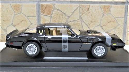 Boxed Yat Ming Die Cast Metal Collection Deluxe Edition 1979 Pontiac Firebird Trans Am Scale 1:18