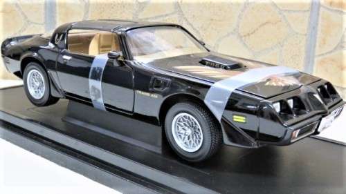 Boxed Yat Ming Die Cast Metal Collection Deluxe Edition 1979 Pontiac Firebird Trans Am Scale 1:18
