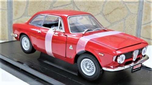 Boxed Yat Ming Road Signature Collection Alfa Romeo 1965 Giulia Sprint Gia Scale 1:18 L: 22 cm