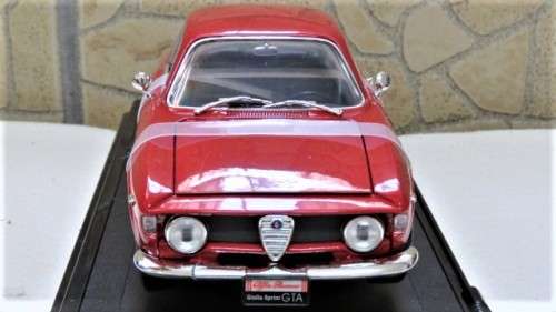 Boxed Yat Ming Road Signature Collection Alfa Romeo 1965 Giulia Sprint Gia Scale 1:18 L: 22 cm