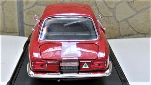 Boxed Yat Ming Road Signature Collection Alfa Romeo 1965 Giulia Sprint Gia Scale 1:18 L: 22 cm