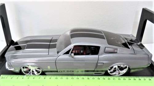 Boxed Jada Toys Bigtime Muscle Die Cast 1967 Shelby GT-500 Custom Engine & Interior Scale 1:18
