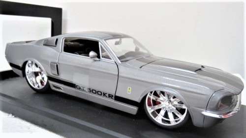 Boxed Jada Toys Bigtime Muscle Die Cast 1967 Shelby GT-500 Custom Engine & Interior Scale 1:18