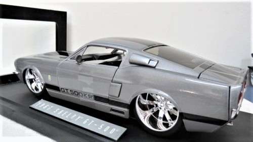Boxed Jada Toys Bigtime Muscle Die Cast 1967 Shelby GT-500 Custom Engine & Interior Scale 1:18