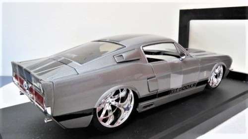 Boxed Jada Toys Bigtime Muscle Die Cast 1967 Shelby GT-500 Custom Engine & Interior Scale 1:18