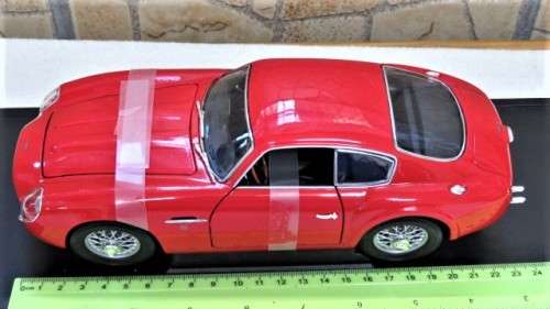 Boxed Yat Ming Die Cast Metal Collection Deluxe Edition 1961 Aston Martin DB4GT Zagato Scale 1:18