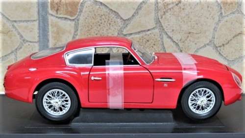 Boxed Yat Ming Die Cast Metal Collection Deluxe Edition 1961 Aston Martin DB4GT Zagato Scale 1:18