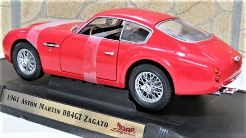 Boxed Yat Ming Die Cast Metal Collection Deluxe Edition 1961 Aston Martin DB4GT Zagato Scale 1:18