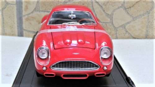 Boxed Yat Ming Die Cast Metal Collection Deluxe Edition 1961 Aston Martin DB4GT Zagato Scale 1:18