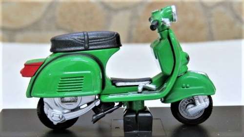 Superb Boxed New-Ray Piaggio Die Cast Green Vespa Rally 180 (1968) #06046 Scale 1:32 L: 6 cm