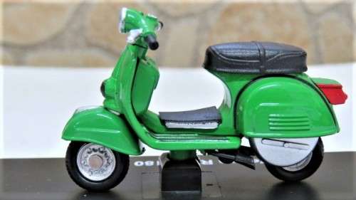 Superb Boxed New-Ray Piaggio Die Cast Green Vespa Rally 180 (1968) #06046 Scale 1:32 L: 6 cm