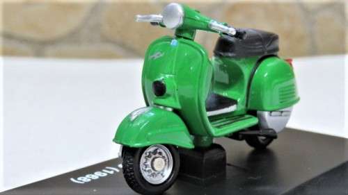 Superb Boxed New-Ray Piaggio Die Cast Green Vespa Rally 180 (1968) #06046 Scale 1:32 L: 6 cm